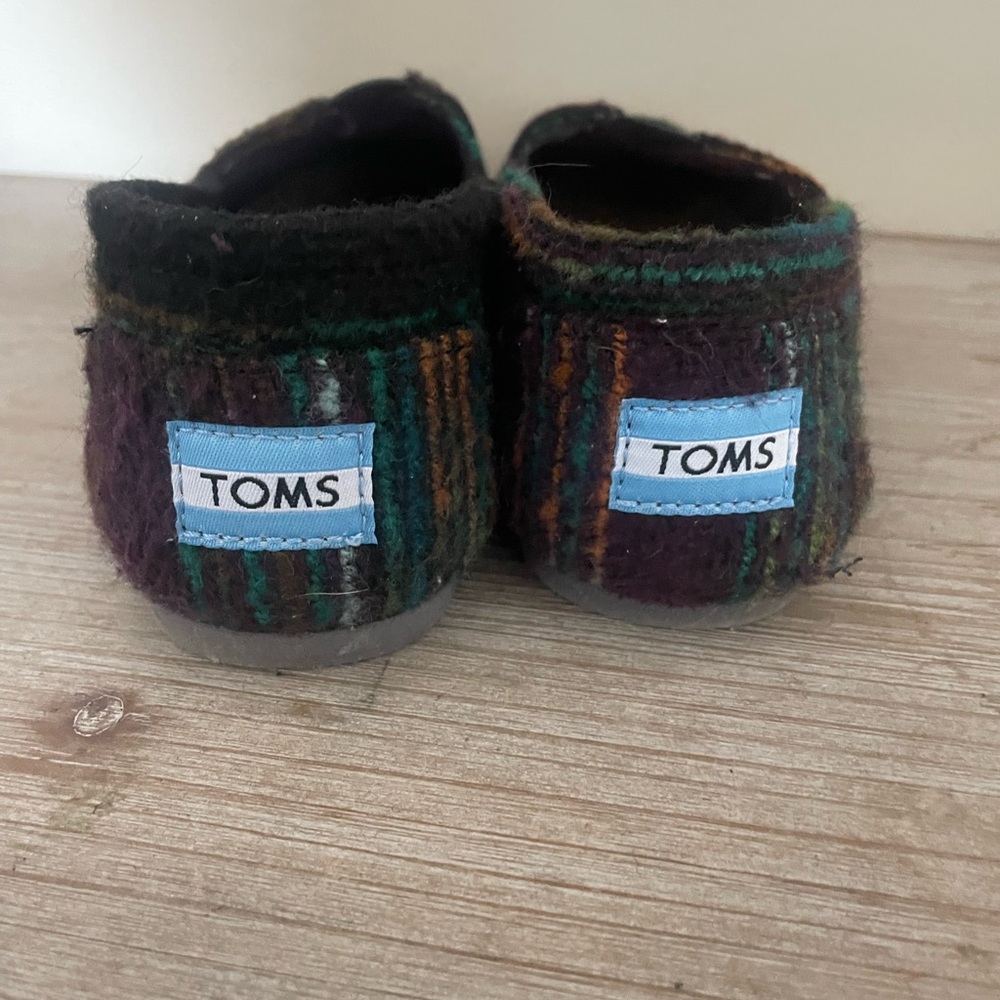 TOMS - Picture 5 of 5